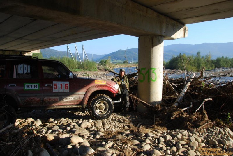 Горганы2010 точка под мостом.JPG