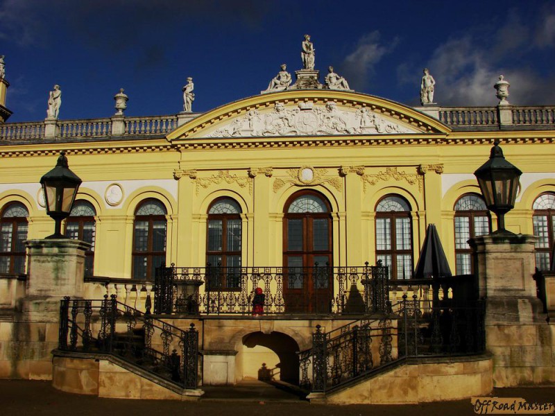 Центральный вход