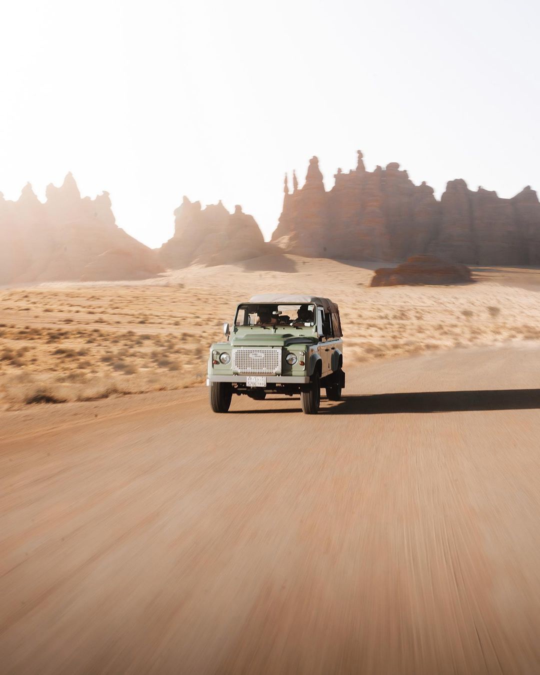 LandRover Defender.jpg