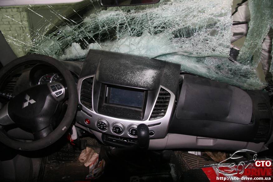 zamena-chetverti-rihtovka-kryishi-mitsubishi-l200-vosstanovlenie-posle-dtp_4641.JPG