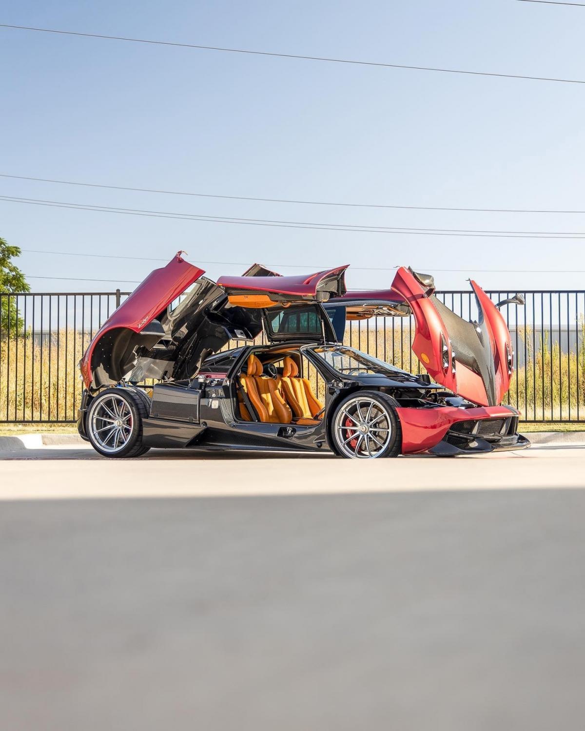 Huayra & Huayra Roadster.jpg